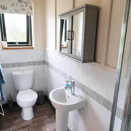 Lynstone Lakes Lodge