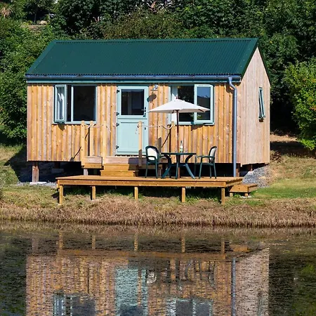 Lynstone Lakes Lodge
