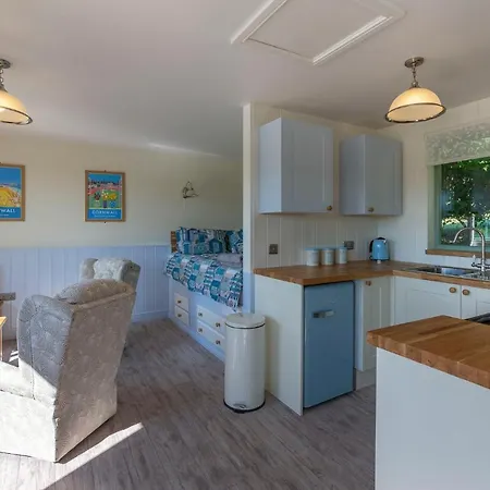 Lynstone Lakes Lodge