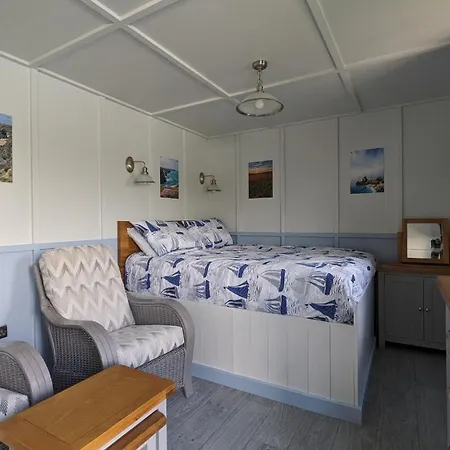 Lodge Lynstone Lakes