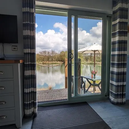 Lynstone Lakes *
