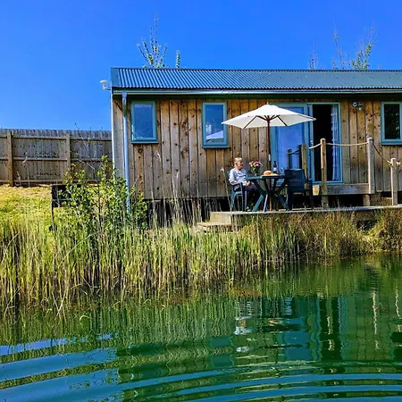 Lodge Lynstone Lakes