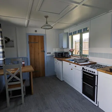 Lynstone Lakes Lodge *